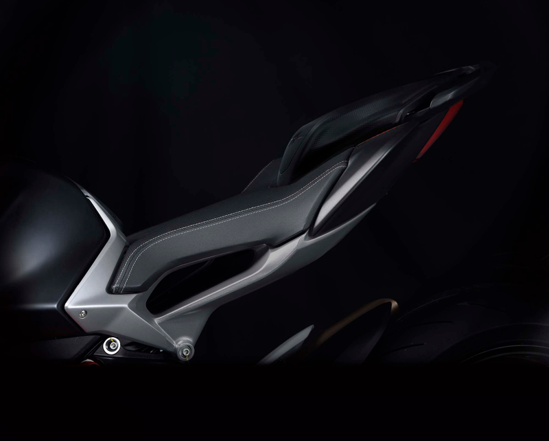 Illustration for article titled 2016 MV Agusta Brutale 800 And Lewis Hamilton Dragster RR: Small Changes And More Bling